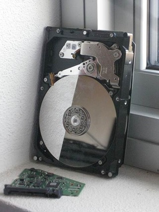 2025-03-25-Inside of HDD photographs